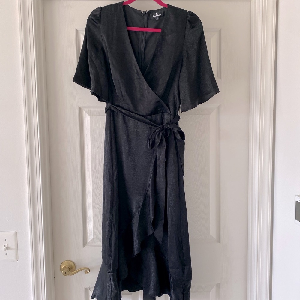 Lulu’s Black Flowy Midi Dress